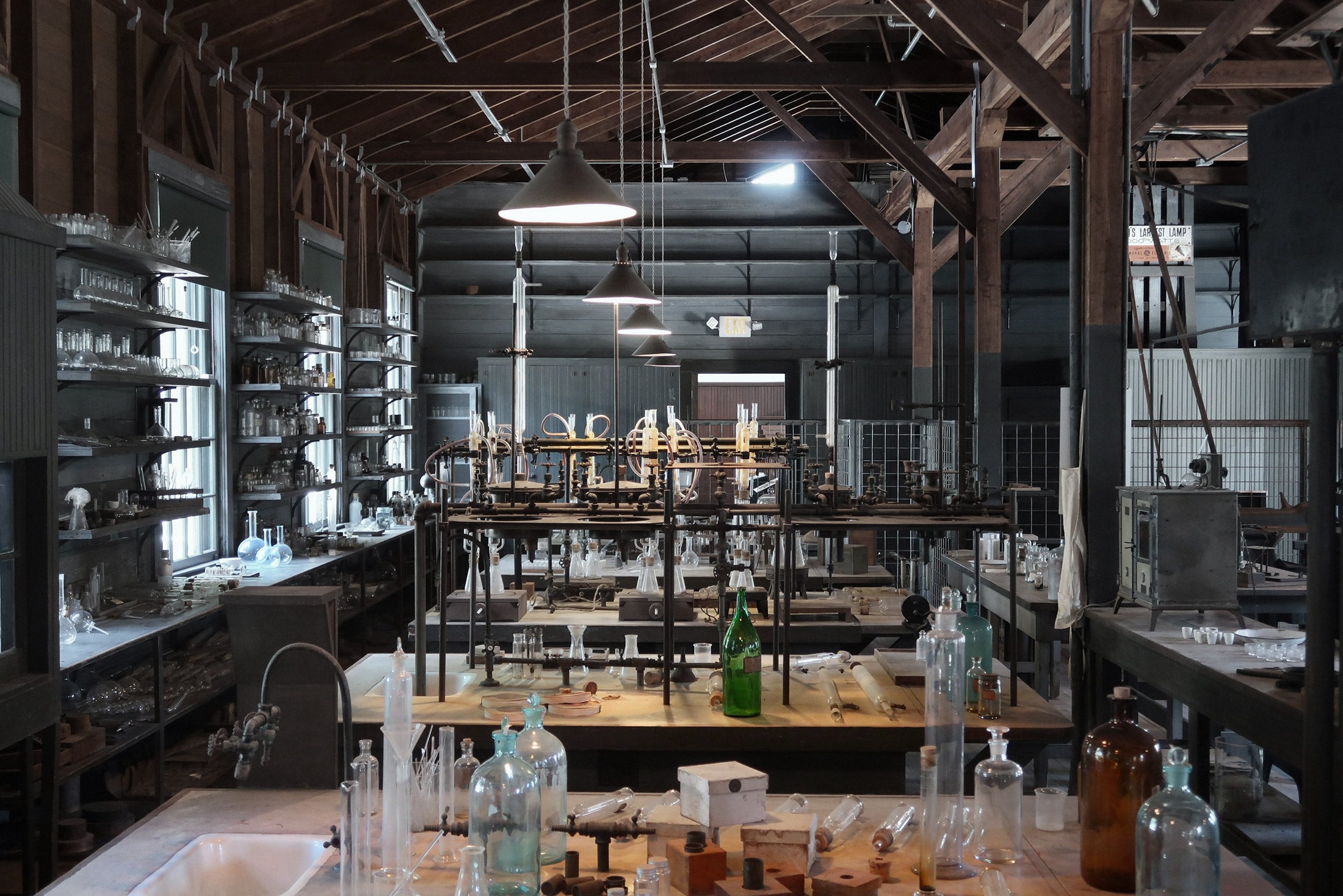pure-organic-nutrition-modern-design-laboratory.
